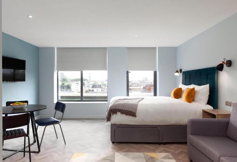 スイート(家族用), Aptel East