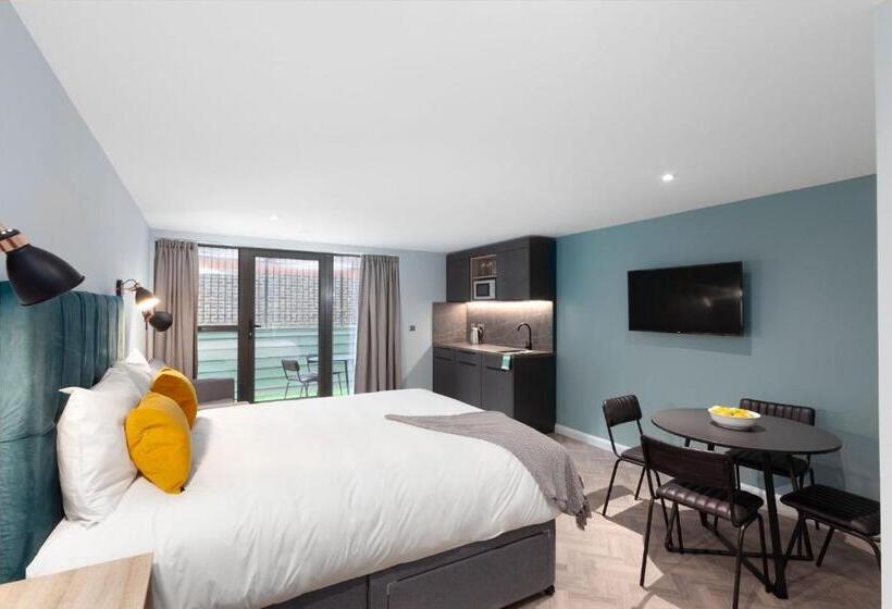 ファミリールーム, Aptel East