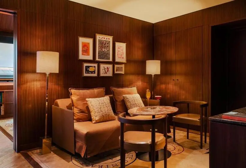سوئیت با چشم‌انداز, Hôtel Madame Rêve