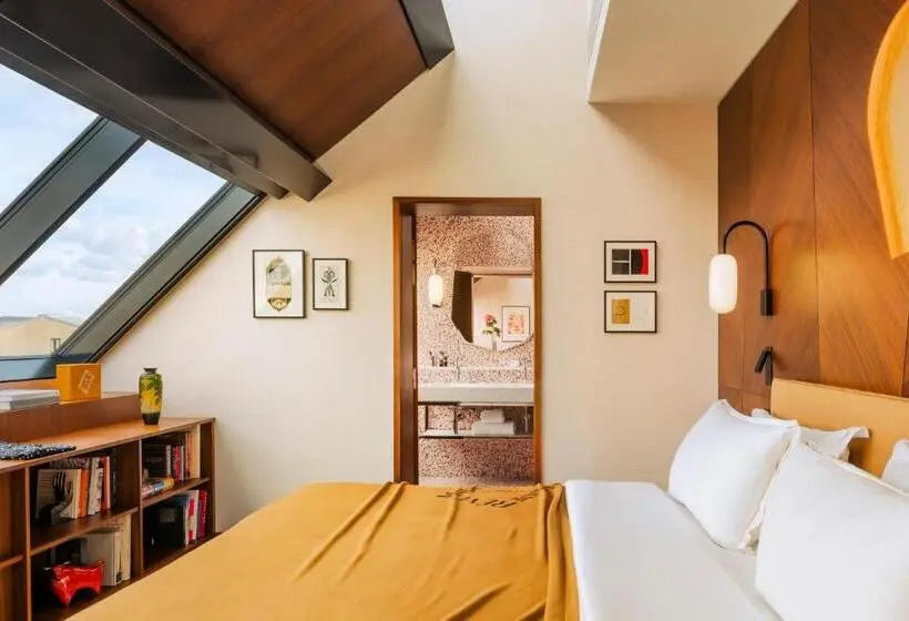 سوئیت با چشم‌انداز, Hôtel Madame Rêve