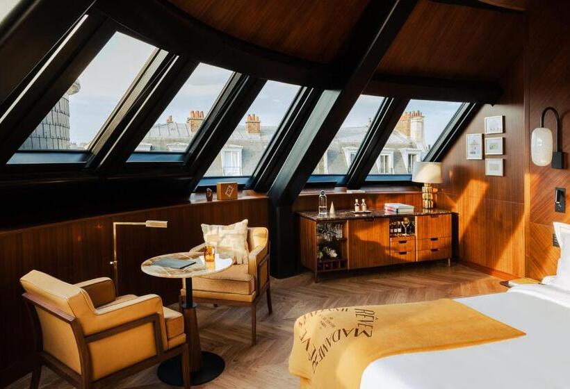 سوئیت با چشمانداز, Hôtel Madame Rêve