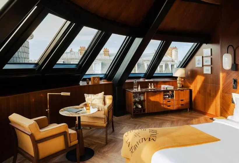 سوئیت با چشم‌انداز, Hôtel Madame Rêve