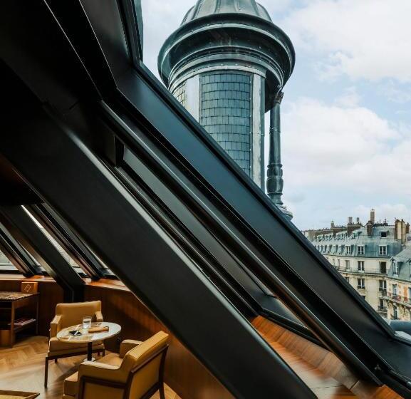 سوئیت با چشمانداز, Hôtel Madame Rêve