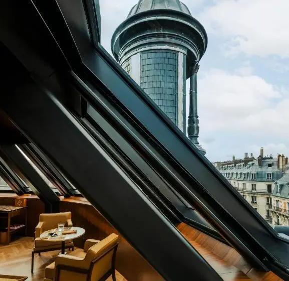 سوئیت با چشم‌انداز, Hôtel Madame Rêve
