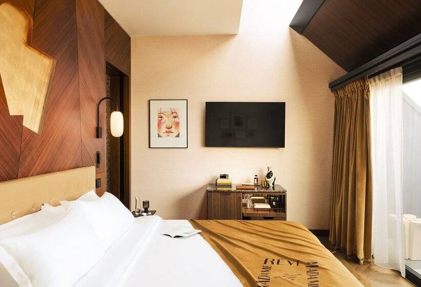 سوییت جونیور, Hôtel Madame Rêve