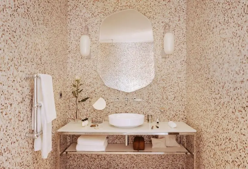 سوئیت جونیور خانوادگی, Hôtel Madame Rêve