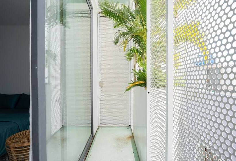 سوئیت با بالکن, Joohouse Lux