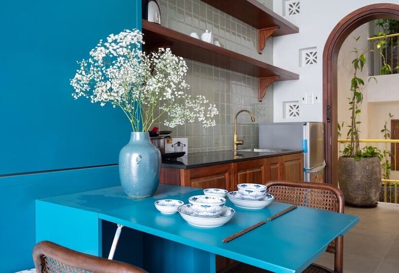 سوئیت با بالکن, Joohouse Lux