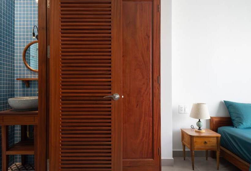 سوئیت با بالکن, Joohouse Lux