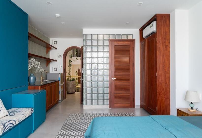 سوئیت با بالکن, Joohouse Lux