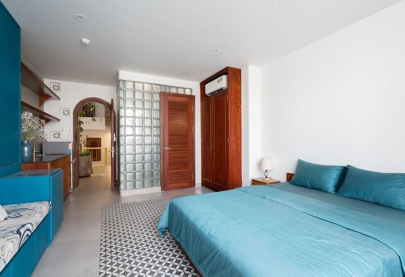 سوئیت با بالکن, Joohouse Lux