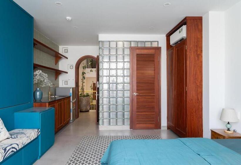 سوئیت با بالکن, Joohouse Lux