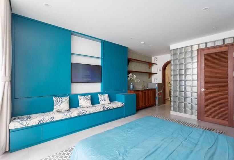 سوئیت با بالکن, Joohouse Lux