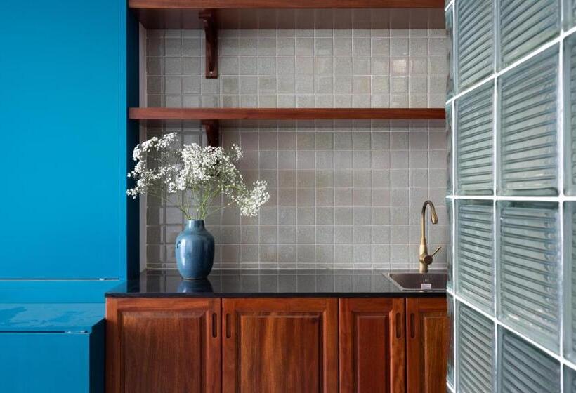 سوئیت با بالکن, Joohouse Lux