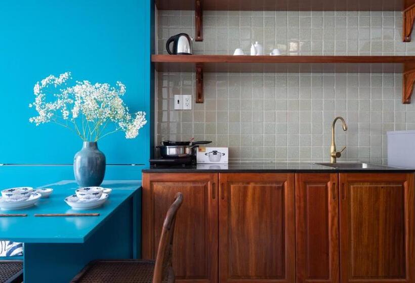 سوئیت با بالکن, Joohouse Lux