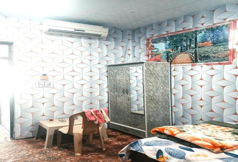 Трехместный Номер Классика, Spot On Hotel Delhi Darbaar