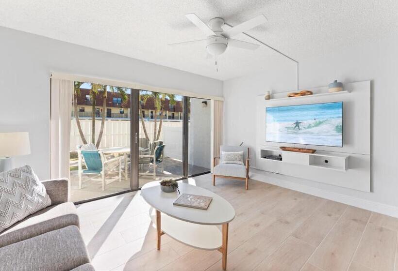 דירת חדר בקומת קרקע, Chateau By The Sea