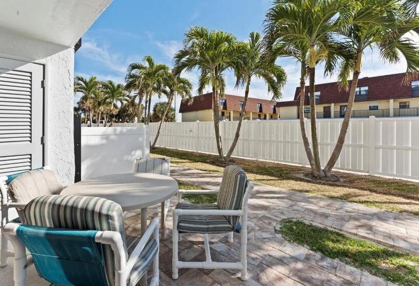 דירת חדר בקומת קרקע, Chateau By The Sea