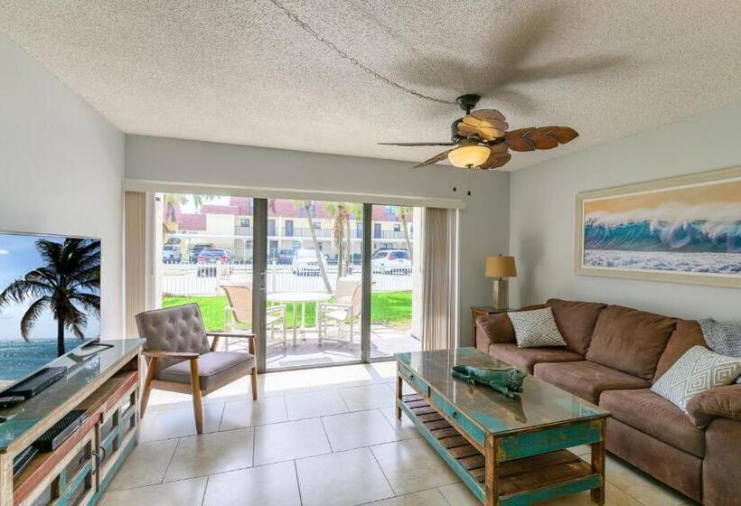 דירת חדר בקומת קרקע, Chateau By The Sea