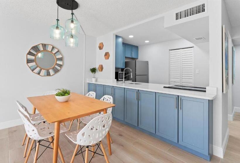 דירת חדר בקומת קרקע, Chateau By The Sea