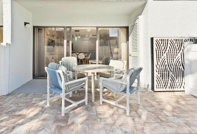 דירת חדר בקומת קרקע, Chateau By The Sea