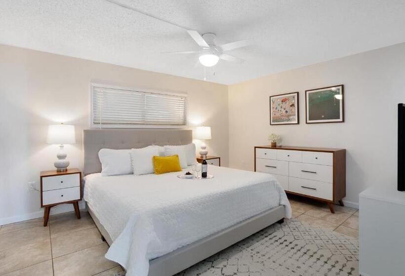 2 Bedroom Premium Apartment Sea View, Chateau By The Sea