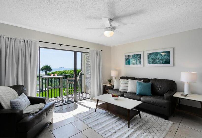 2 Bedroom Premium Apartment Sea View, Chateau By The Sea