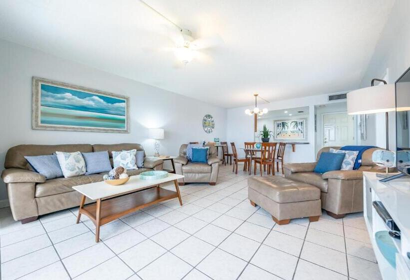 דירת פנטהאוז 2 חדרי שינה, Chateau By The Sea