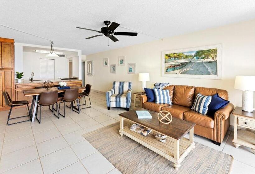 דירת פנטהאוז 2 חדרי שינה, Chateau By The Sea