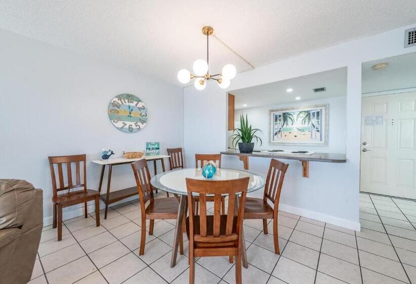 דירת פנטהאוז 2 חדרי שינה, Chateau By The Sea