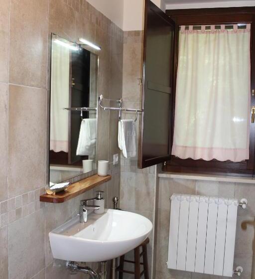 اتاق خانوادگی, Cantoniera D Umbra Agriturismo