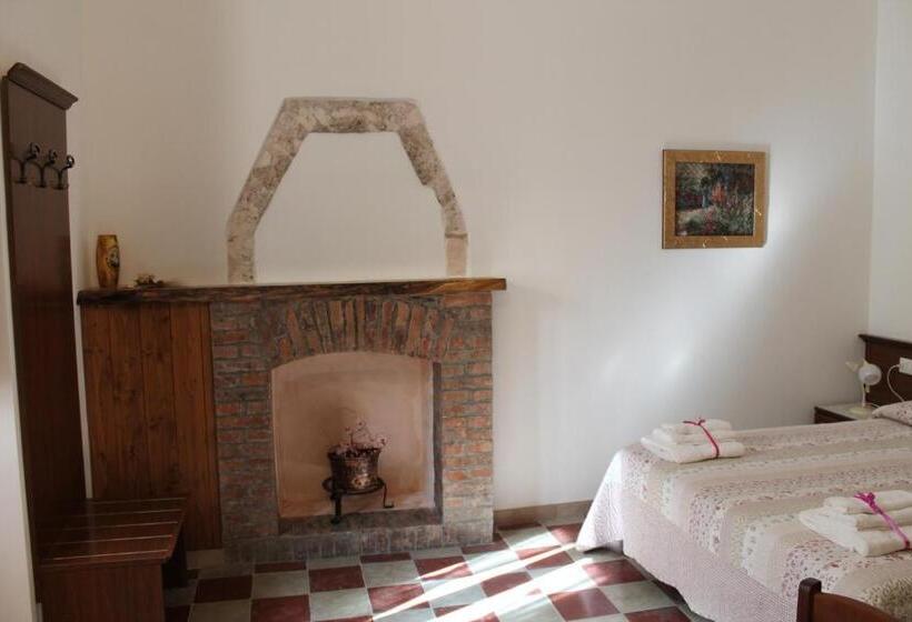 اتاق خانوادگی, Cantoniera D Umbra Agriturismo