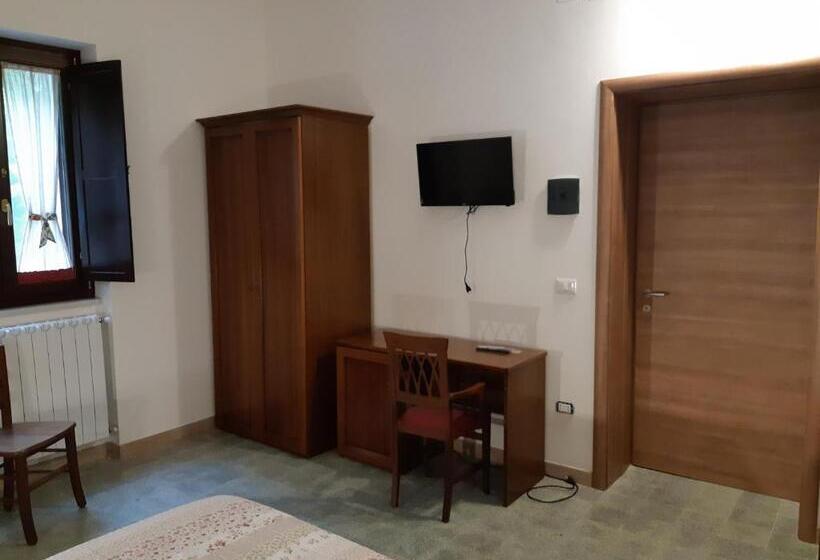 اتاق خانوادگی, Cantoniera D Umbra Agriturismo