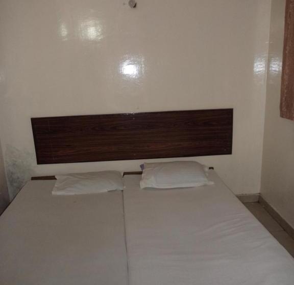 Номер Deluxe, Embassy