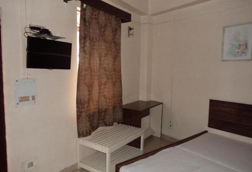 Номер Deluxe, Embassy