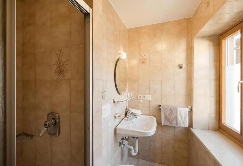 דירת שלושה חדרים, Vettererhof