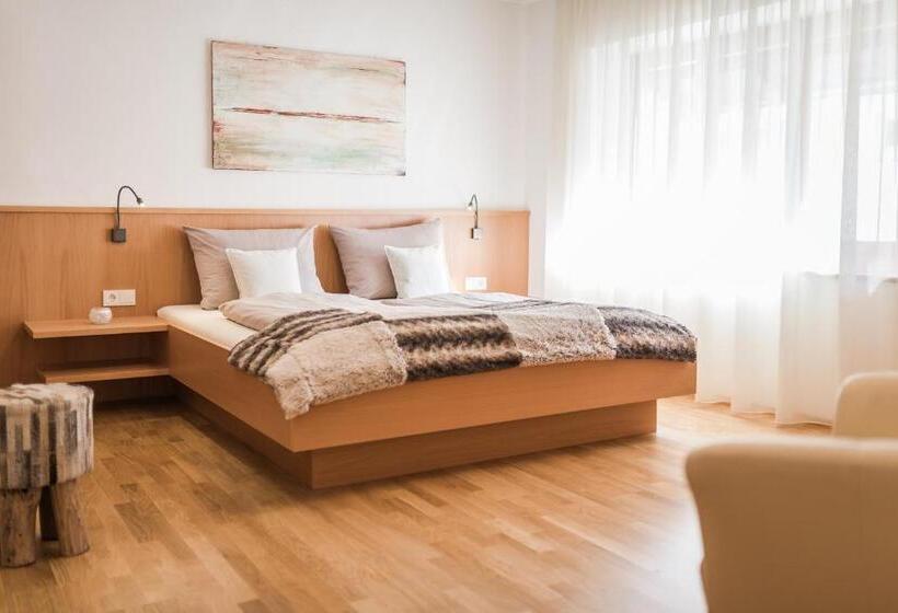 דירת שלושה חדרים, Vettererhof