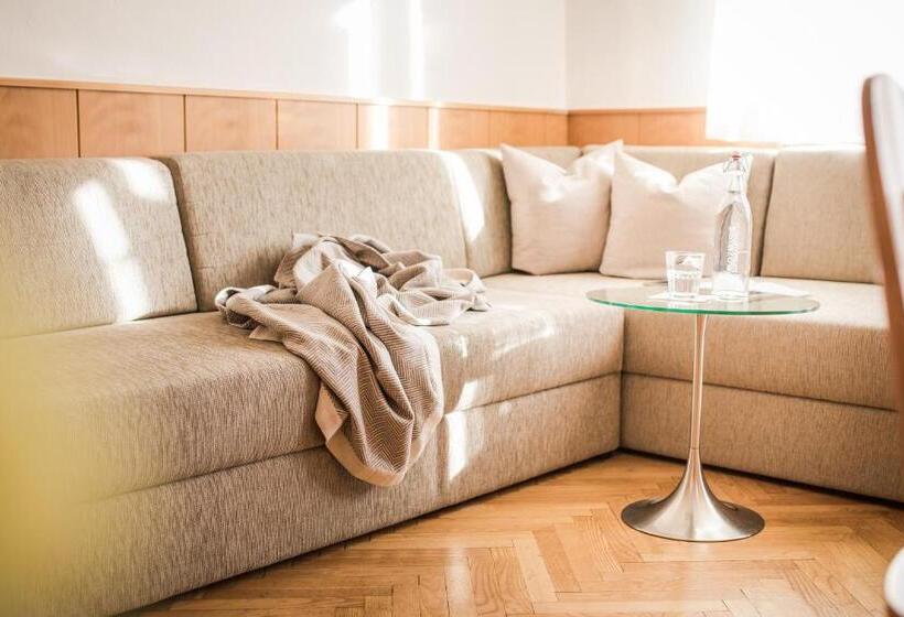 דירת שלושה חדרים, Vettererhof