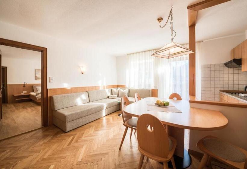 דירת שלושה חדרים, Vettererhof