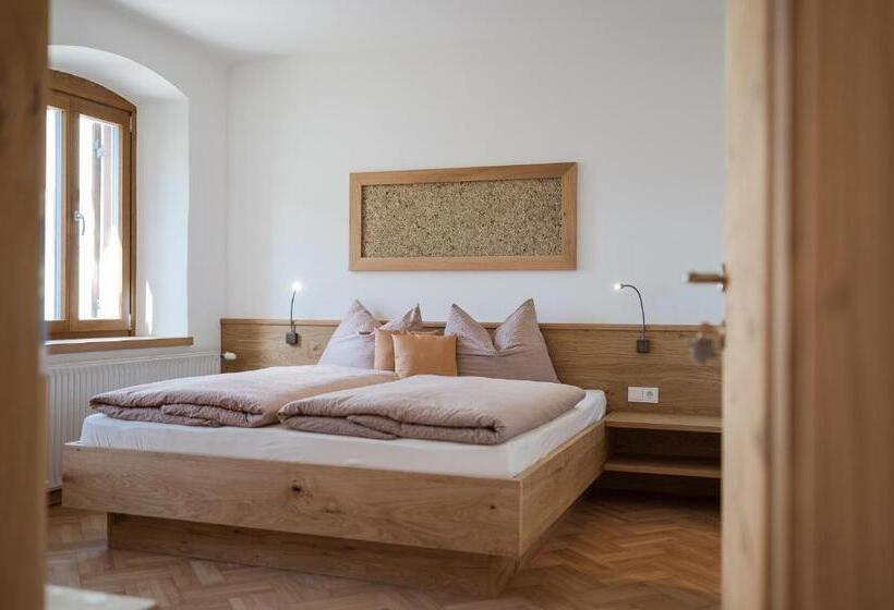 דירת שלושה חדרים, Vettererhof