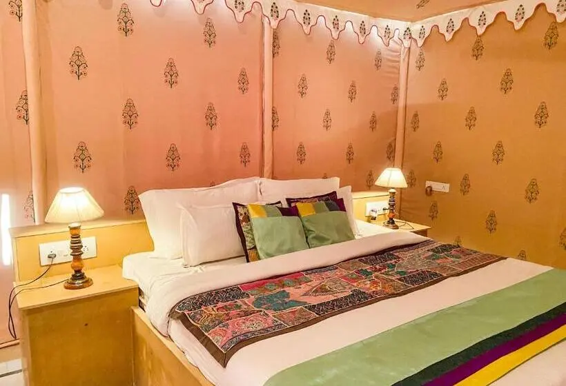 Deluxe Tent, Pal Rajah Desert Camp