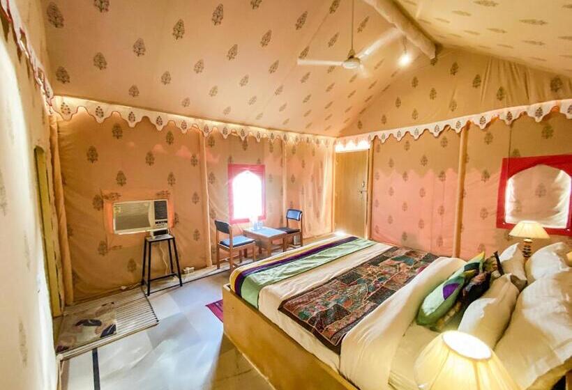 كوخ ديلوكس, Pal Rajah Desert Camp