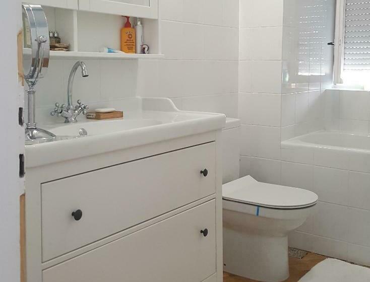 اتاق اکونومی, Room Next To Porto Montenegro