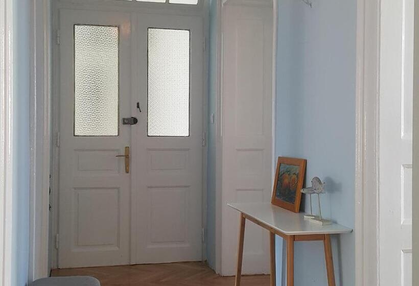 اتاق استاندارد با چشمانداز کوهستان, Room Next To Porto Montenegro