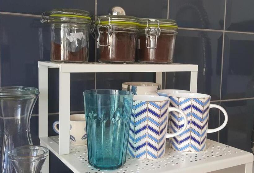 اتاق استاندارد با چشمانداز کوهستان, Room Next To Porto Montenegro