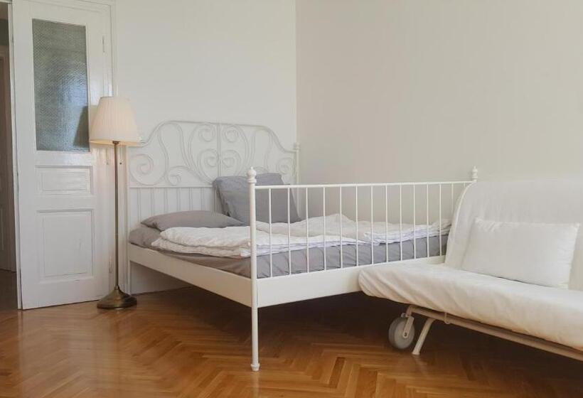 اتاق استاندارد با چشمانداز دریا, Room Next To Porto Montenegro