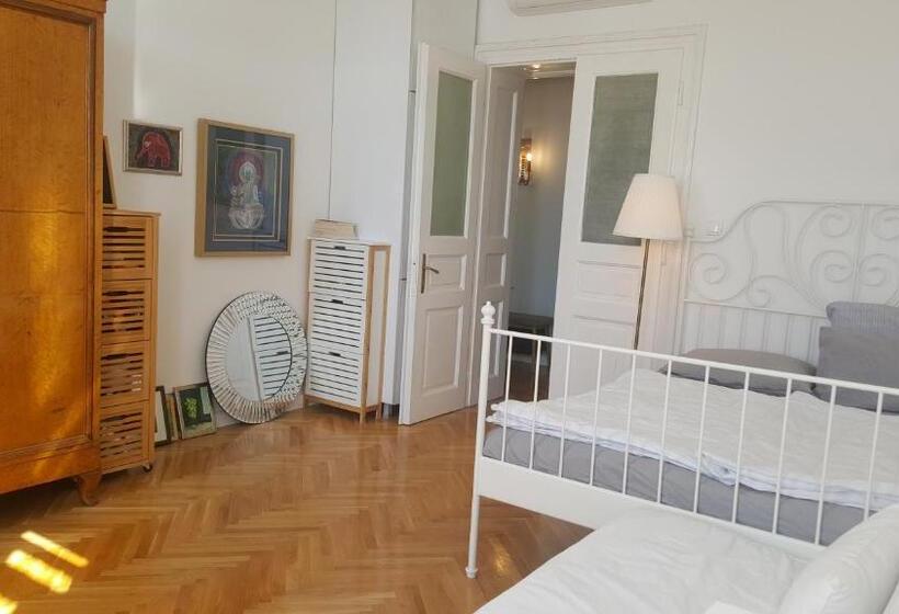 اتاق استاندارد با چشمانداز دریا, Room Next To Porto Montenegro