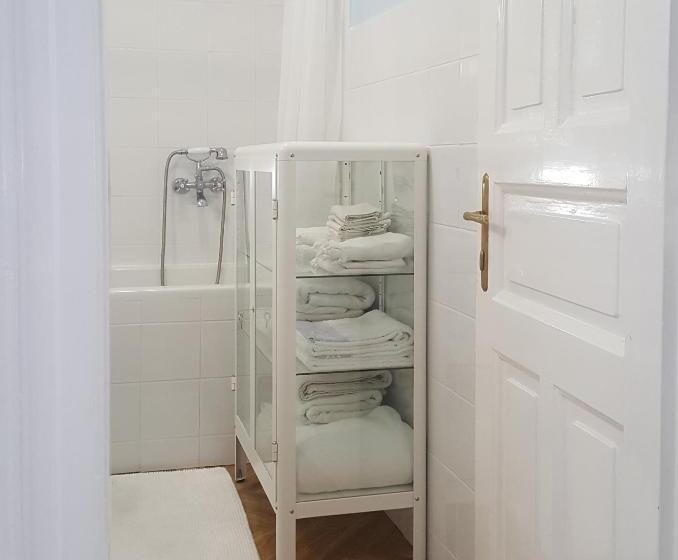 اتاق استاندارد با چشمانداز دریا, Room Next To Porto Montenegro