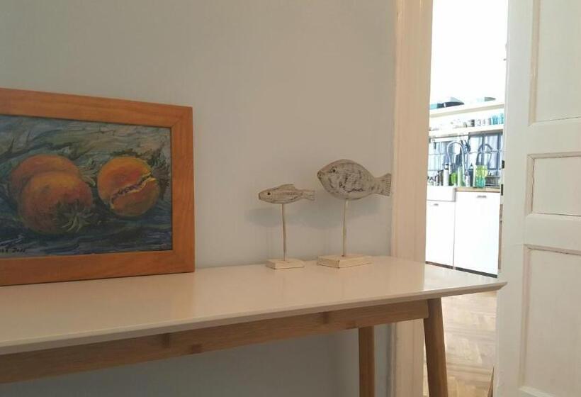 اتاق استاندارد با چشمانداز کوهستان, Room Next To Porto Montenegro