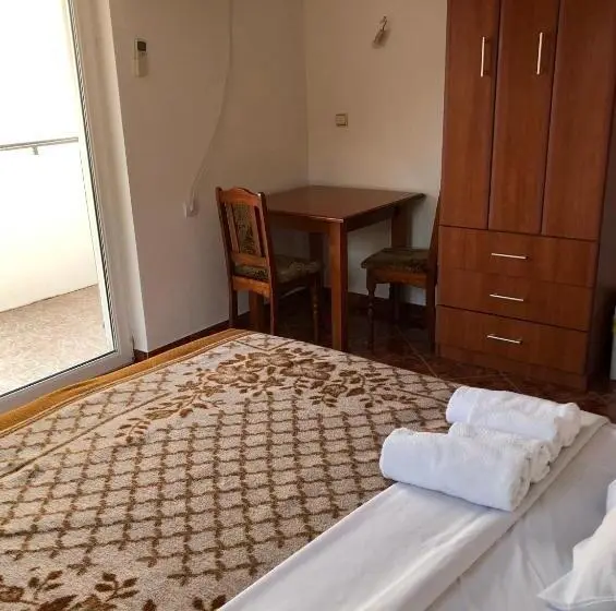 اتاق استاندارد با بالکن و چشمانداز دریا, Kuća Radović
